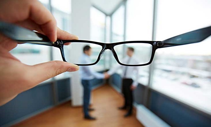 تاری دید چشم و ۱۴ دلیل برای آن
