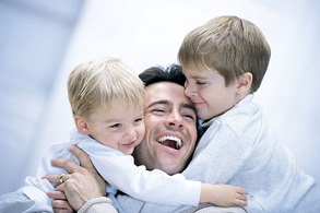 چگونه کودک پر انرژی خود را آرام کنیم؟