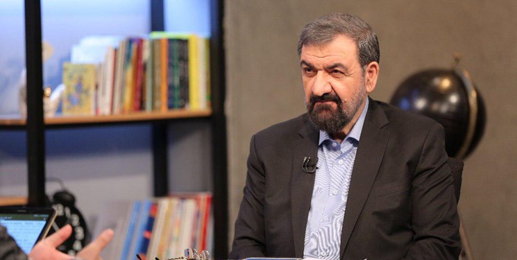 محسن رضایی: با انگشت‌های روی ماشه اوضاع را رصد می‌کنیم