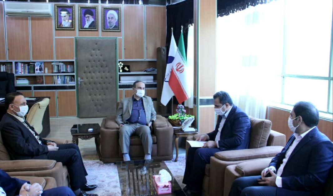 استاندار ایلام در دیدار باهیئت مدیره شرکت شهرکهای صنعتی استان: ساماندهی شهرک های فعلی باید در دستور کار قرار گیرد/برای ایجاد رونق در شهرک ها نیازمند کسب مجوز پرداخت تسهیلات روستایی در شهرک ها هستیم/واحد های راکد و زمین های بلااستفاده در شهرک ها تعیین تکلیف شوند