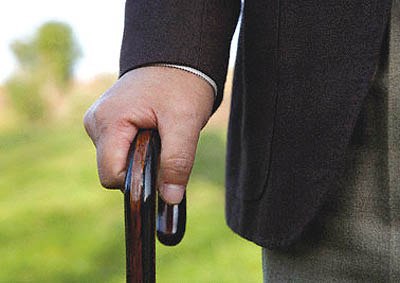 ارائه خدمات متنوع حمایتی به سالمندان ایلام از کمک هزینه ازدواج مجدد تا مستمری، درمان و خرید تجهیزات/ حمایت کمیته امداد ایلام از حدود نیمی از سالمندان ایلام