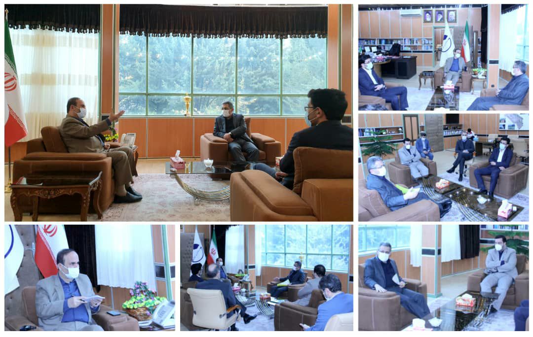 استاندار ایلام در دیدار معاون وزیر بهداشت و رئیس سازمان داوطلبان جمعیت هلال احمر کشور خواستار شد: تجهیز امکانات لازم برای بیمارستان های استان/اختصاص ۴ دستگاه سی تی اسکن برای بیمارستان های ایوان، ایلام، سرابله و طالقانی ایلام/اختصاص دستگاه اکسیژن ساز برای بیمارستان های دره شهر، سرابله، مهران، دهلران و آبدانان/تخصیص اعتبارات لازم برای بیمارستان های امام، شهید مصطفی و آبدانان