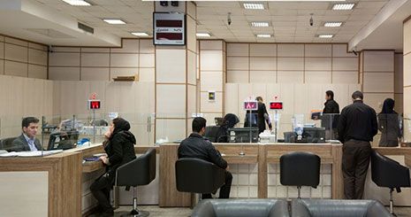 شعب بانکی در مناطق قرمز با نیمی از کارکنان فعالیت می‌کنند