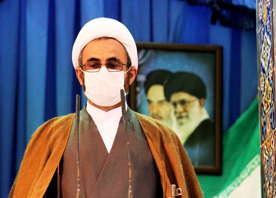 نماینده مقام معظم رهبری در ایلام :      سپاه پاسداران برگرفته از نهضت عاشورای امام حسین(ع) است/سپاه توانست، تهدیدها را به فرصت تبدیل کند/روحیه ی ایثار و شهادت باعث امنیت و پیشرفت جمهوری اسلامی شده است