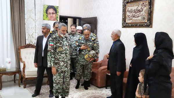 دیدار سرلشکر موسوی با خانواده شهید هسته‌ای