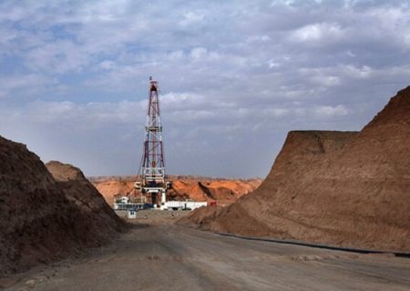 بزرگی سراسر به گفتار نیست/ دو صد گفته چون نیم کردار نیست