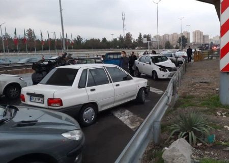 ۱۲ مصدوم در پی تصادف زنجیره‌ای در محور ایلام-میشخاص