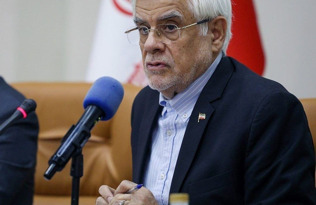 عارف: بنزین ۱۰ هزار تومانی قرار بود در دهه نخست اسفند اجرایی شود