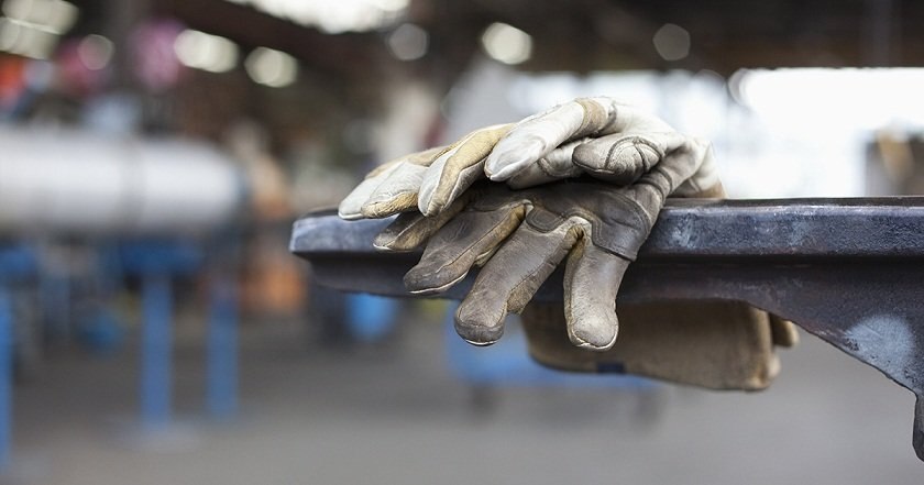 خط فقر بالای ۷۰میلیون تومان شد/ حقوق کارگر زیر ۲۰میلیون تومان است؛ واقعا باید پرسید کارگر با این درآمد، چگونه باید از پس این زندگی پرخرج برآید؟