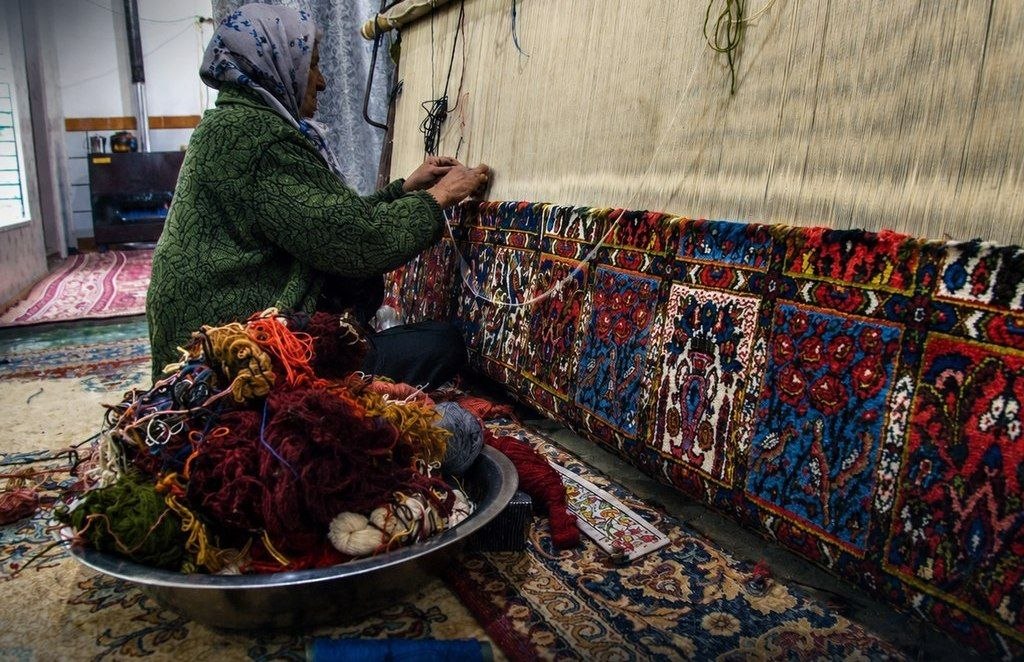 معاون مرکز ملی فرش ایران خبر داد: چتر بیمه بر سر ۱۵۰ هزار قالیباف/توسعه پوشش بیمه‌ای نیازمند تخصیص اعتبار است